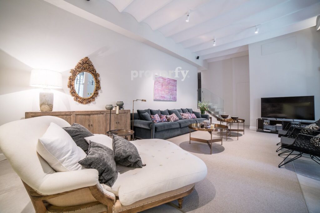Exclusiva vivienda con terraza-jardín en Galvany, Barcelona