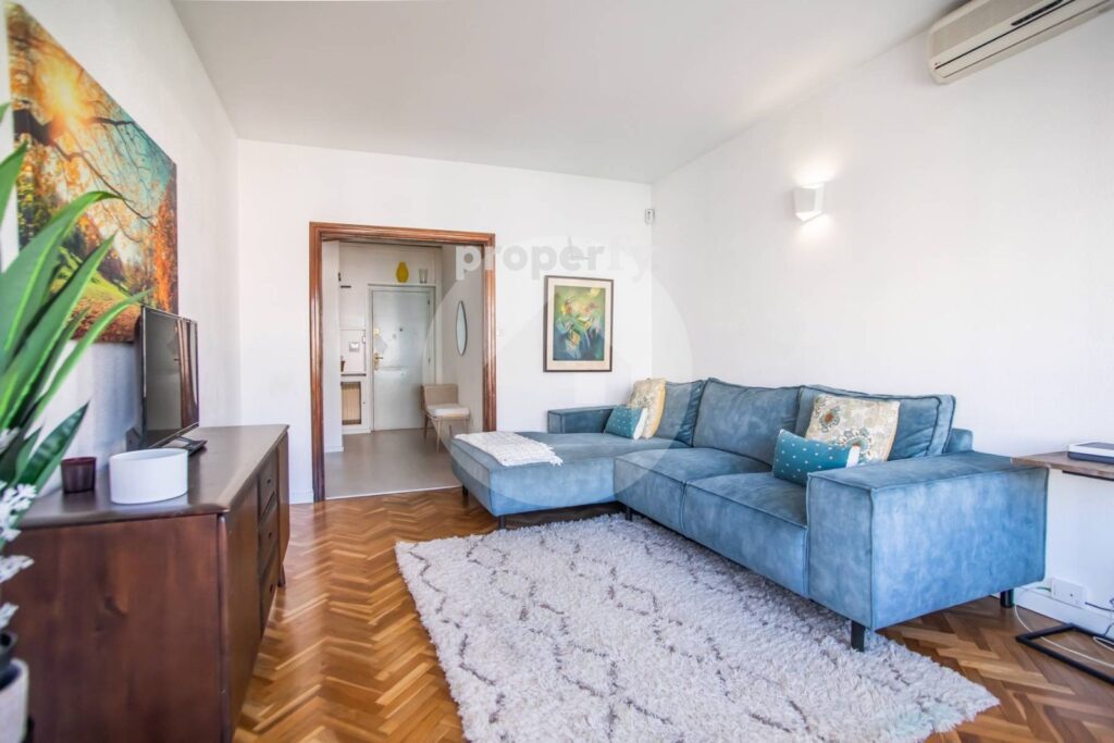 Piso 4 hab, 2 baños, balcón, pk , Pl Navas El Poble-sec Barcelona