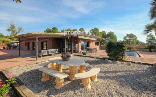 Casa de una sola planta con piscina en St Julià de Ramis zona Golf