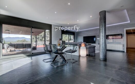 Casa de una sola planta con piscina en St Julià de Ramis zona Golf