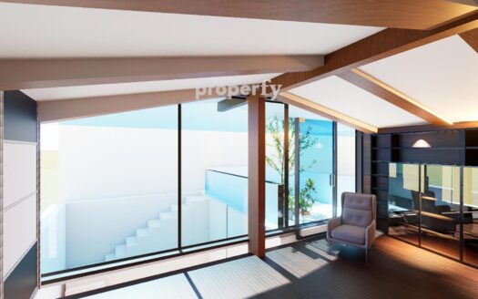 Casa planta baja con patio y altillo en Les Corts, Barcelona