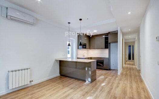 Piso reformado 3 hab con suite y parqué en La Devesa Girona