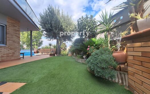 Casa de lujo con piscina, jardín y huerto privado en Montornès