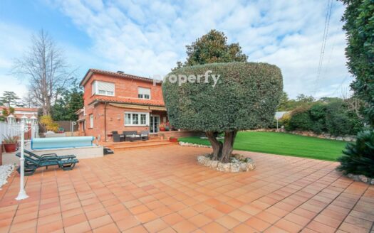 Casa 4 vientos con piscina, placas solares en Drac Park Matadepera