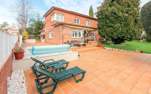 Casa 4 vientos con piscina, placas solares en Drac Park Matadepera