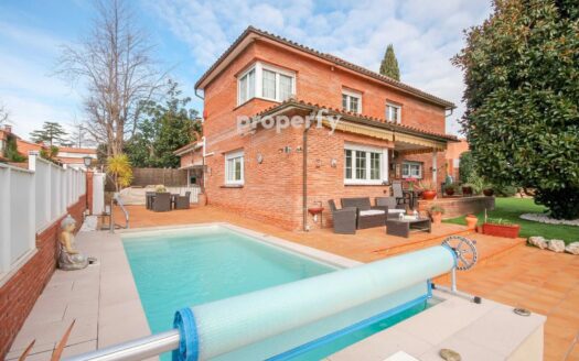 Casa 4 vientos con piscina, placas solares en Drac Park Matadepera