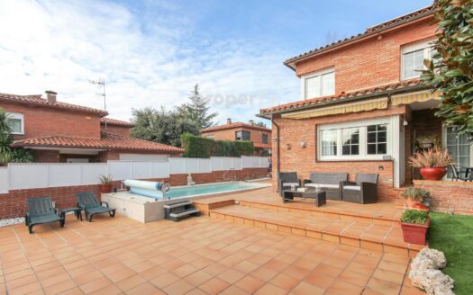 Casa 4 vientos con piscina, placas solares en Drac Park Matadepera