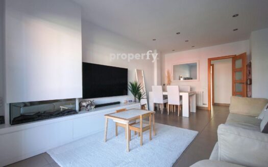 Piso con terrazas, piscina y parking en Llavaneres