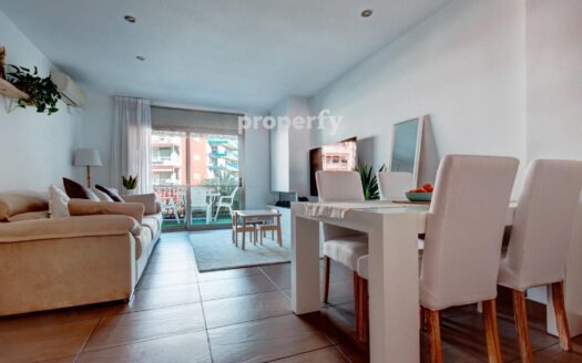 Piso con terrazas, piscina y parking en Llavaneres