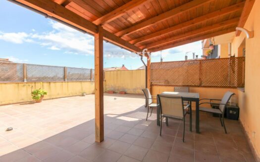 Piso con gran terraza y parking en Breda