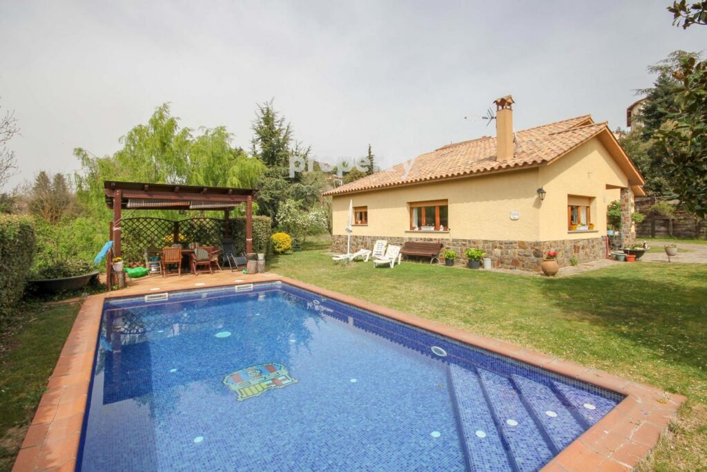Chale independiente con piscina y jardín en Viladrau