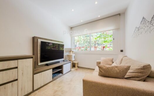 Piso reformado exterior con junto Sagrada Familia, acabados premium