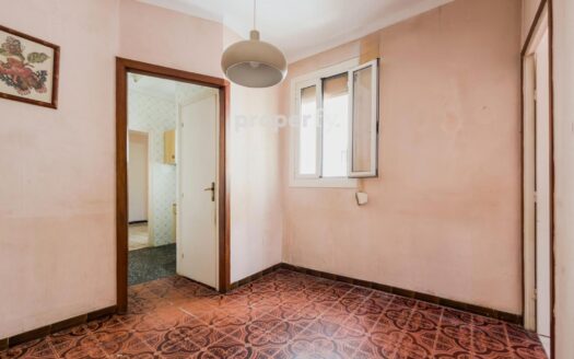 Piso exterior para reformar en el corazón de Les Corts