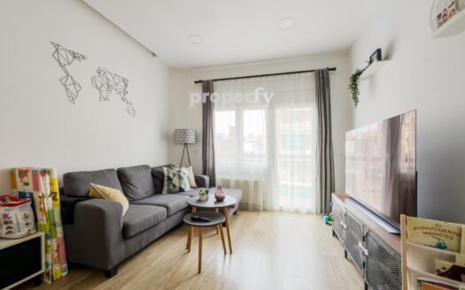 Piso reformado de 3 habitaciones junto a la Sagrada Familia