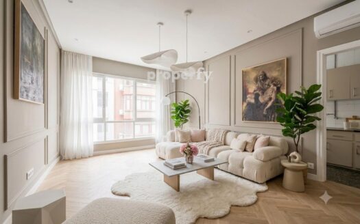 Piso de 4 habitaciones para reformar en Gràcia