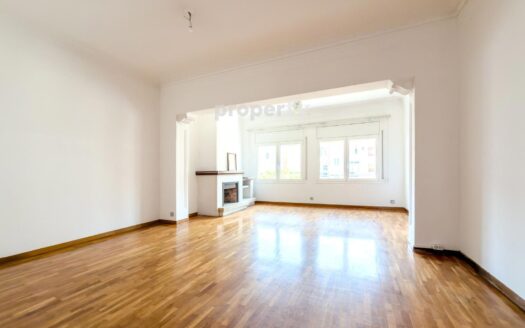 Piso de 5 habitaciones con chimenea en Gràcia