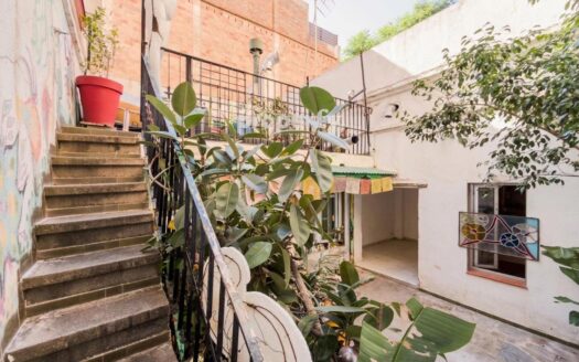 Casa planta baja con patio y altillo en Les Corts, Barcelona