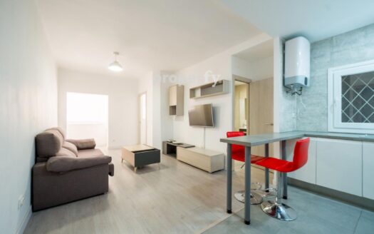 Piso reformado de dos habitaciones con cocina abierta en Congrés