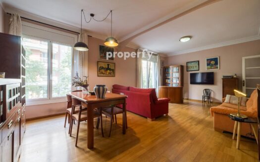 Piso a reformar de 3 habitaciones en Eixample