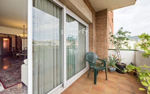 Piso esquinero de 5 habitaciones en Sant Gervasi